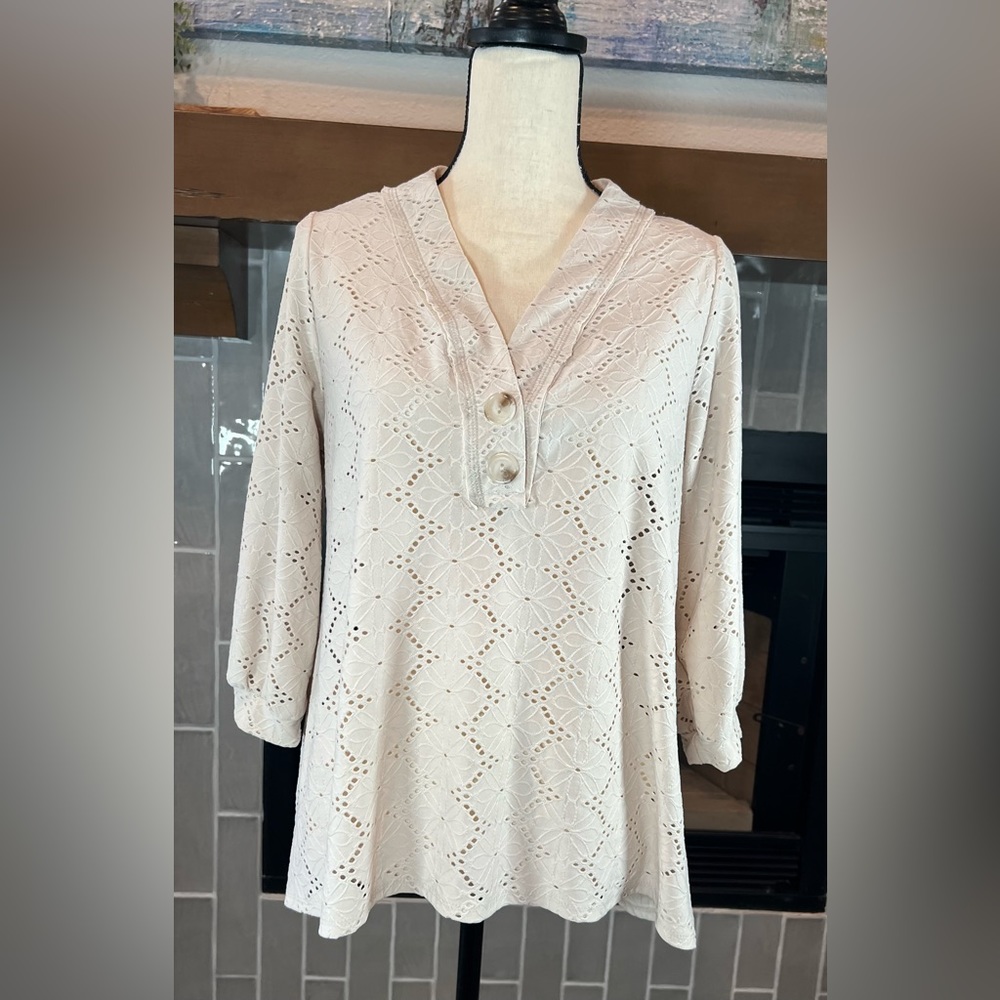 Fantastic Fawn tunic eyelet taupe  Size Medium